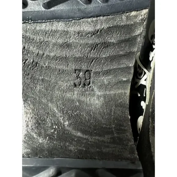 Cape Clogs 39 Black Patent Leather Wooden Scull Crossbone Comfort Swedish - Picture 8 of 9